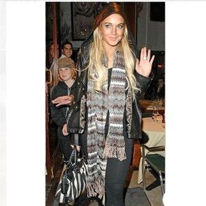 NWT Tolani famous celbrity zig zag  viscose scarf 10 X 74 in pkus fringes